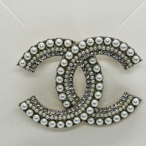 Pearl Brooch- NWOT